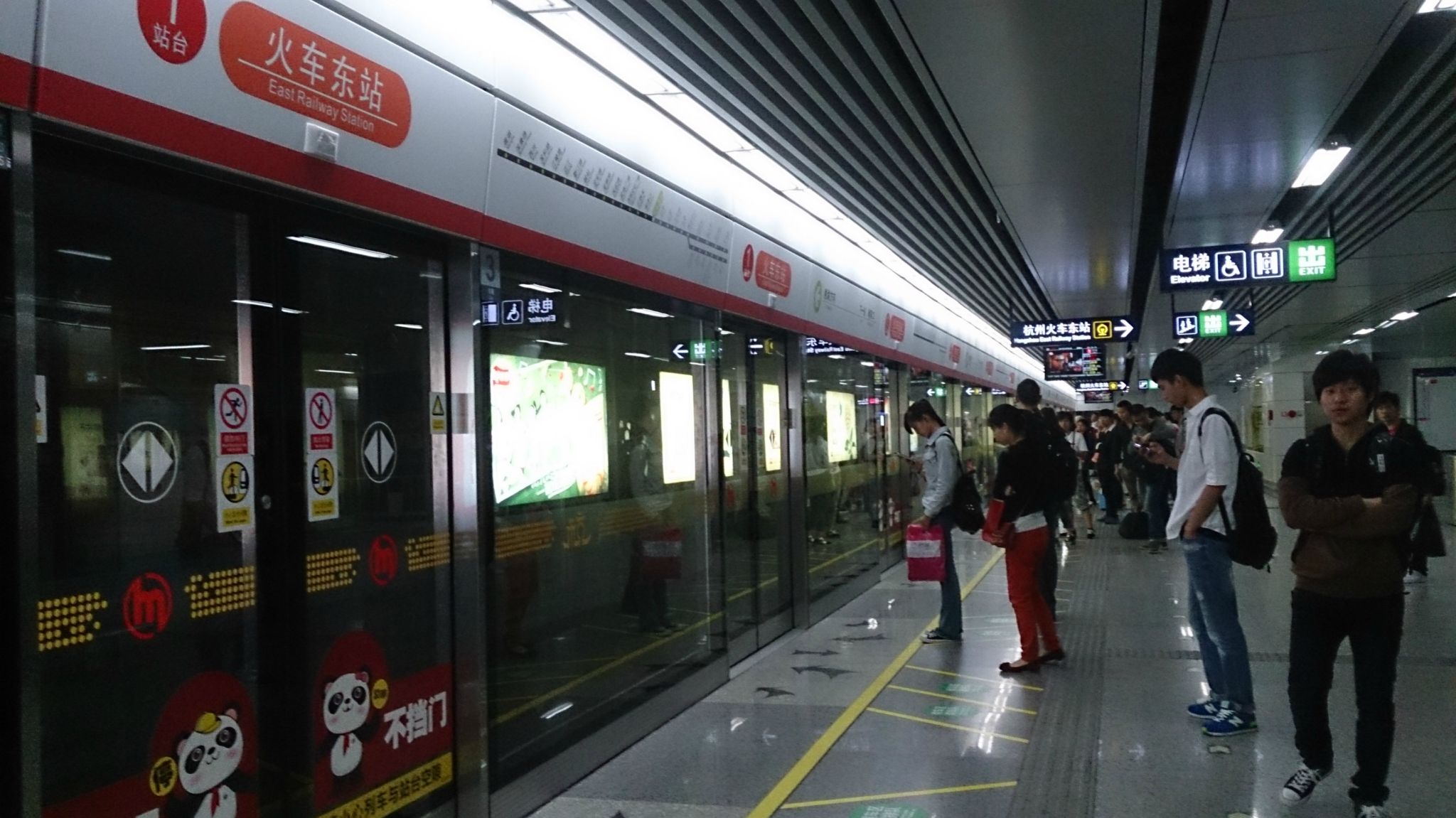 地鐵公交等公共場合空氣污染突出,市民盼望杭州室內(nèi)空氣檢測(cè)機(jī)構(gòu)進(jìn)行檢測(cè) 地鐵公交等公共場合空氣污染突出,市民盼望杭州室內(nèi)空氣檢測(cè)機(jī)構(gòu)進(jìn)行檢測(cè)