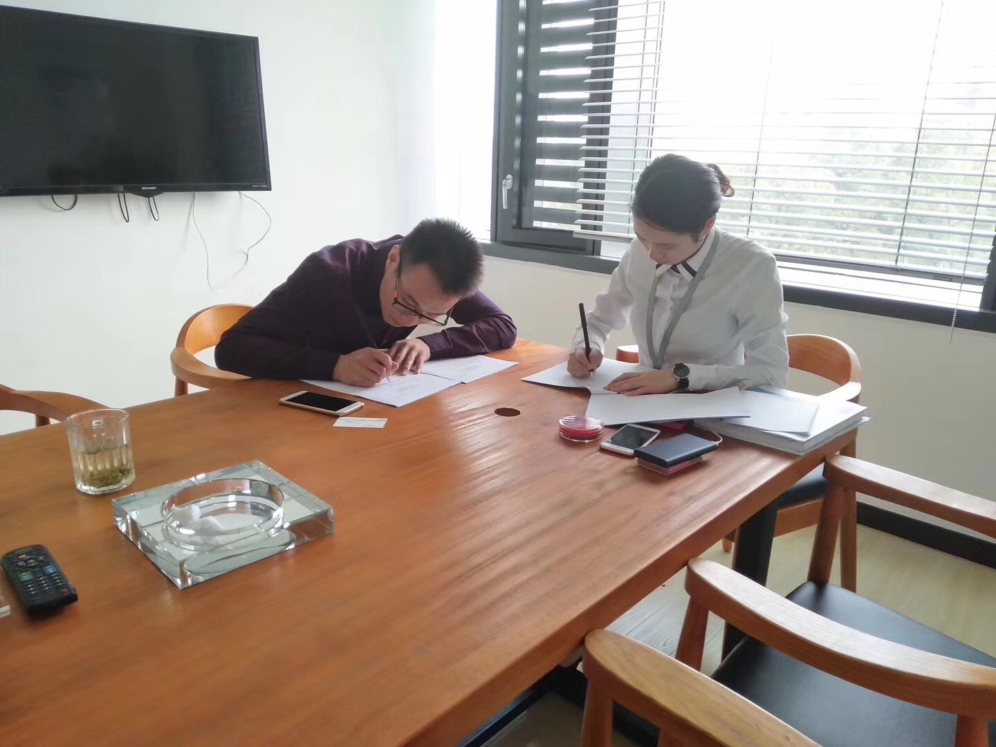 熱烈祝賀劉總簽約創綠家銅仁市縣級代理！