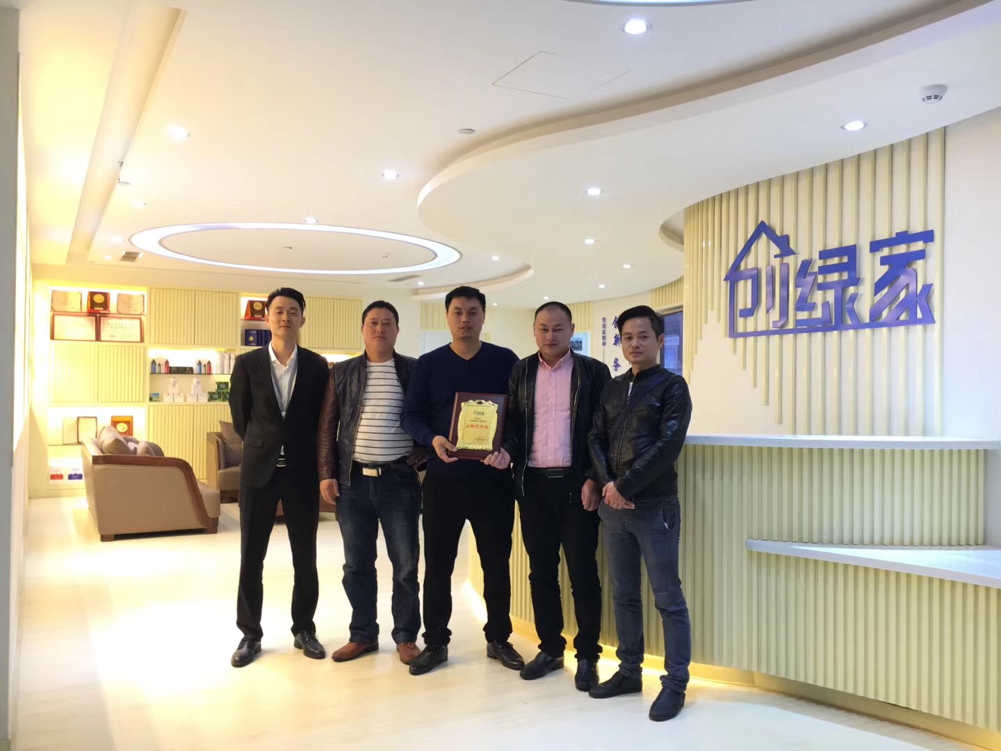 熱烈祝賀周總簽約創綠家鷹潭市區級代理！