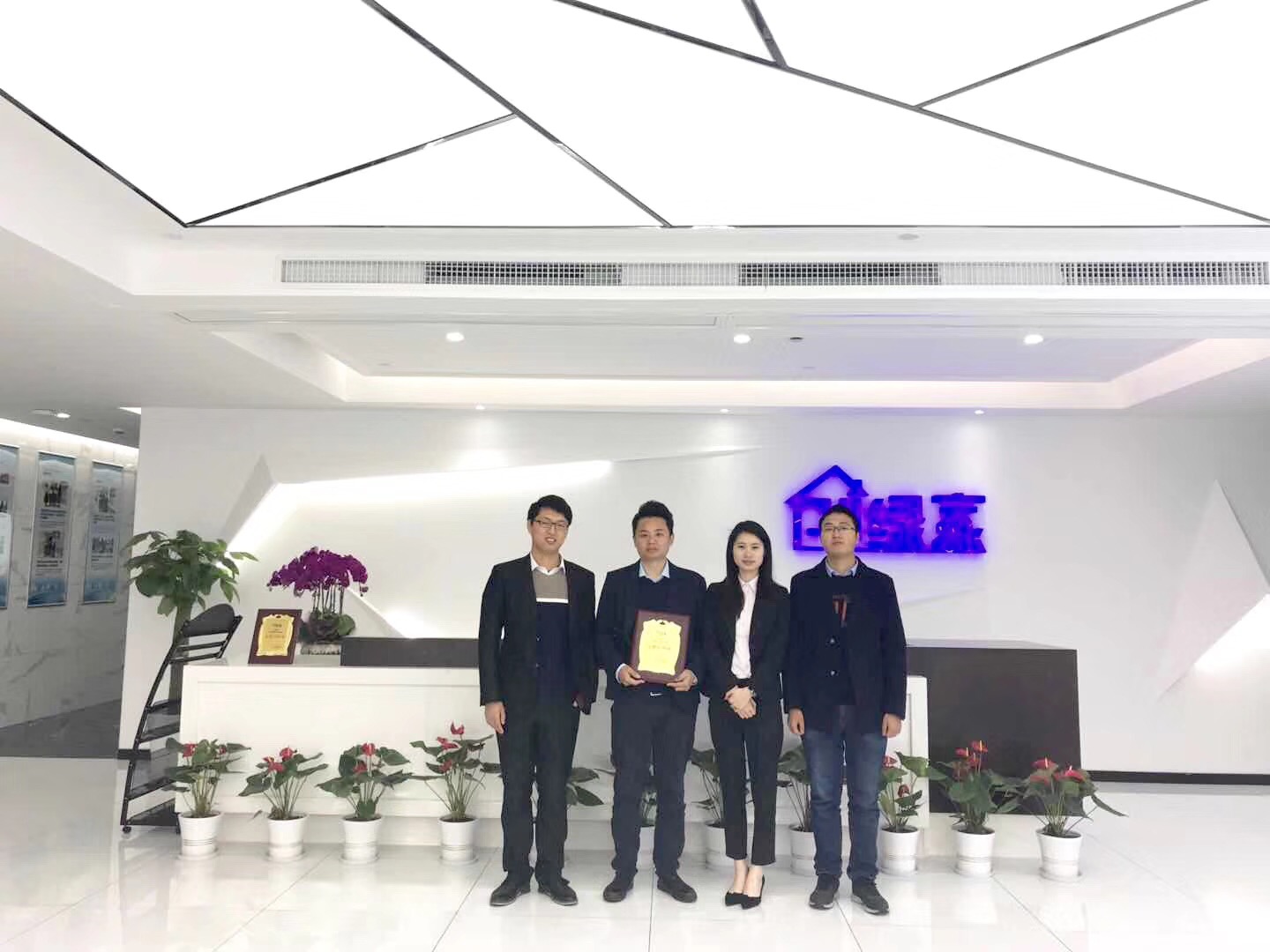 熱烈祝賀陳總、羅總、熊總簽約創(chuàng)綠家成都市區(qū)級代理！