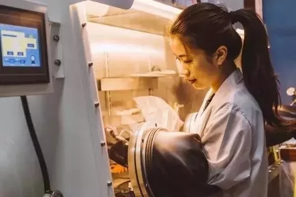 青春是用來奮斗的，除甲醛的青春最美麗！