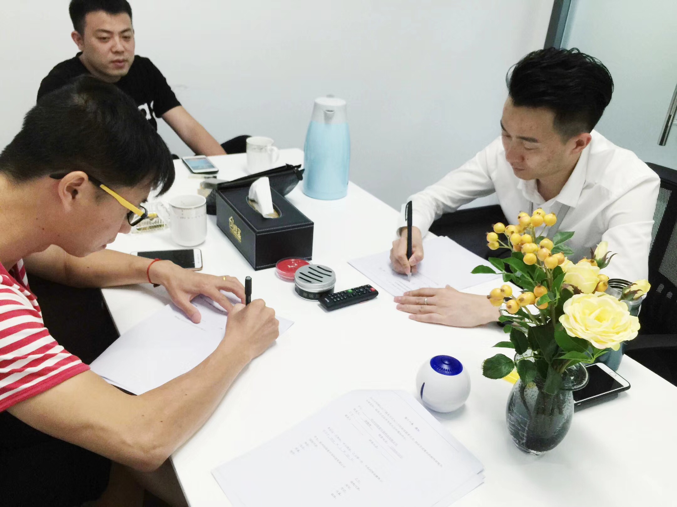 熱烈祝賀胡總、王總團(tuán)隊(duì)簽約創(chuàng)綠家上饒市縣級(jí)代理！