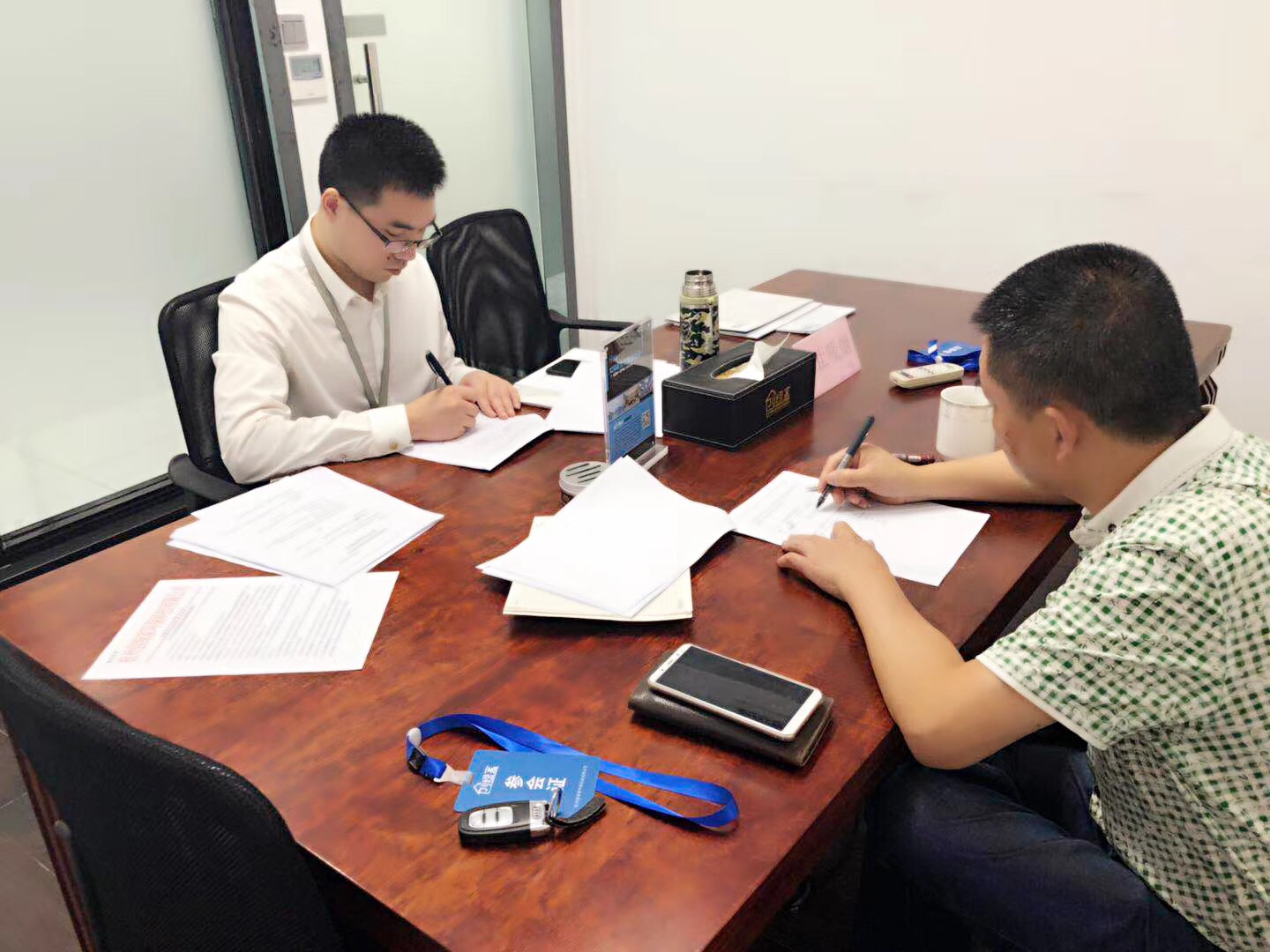 熱烈祝賀鄧總簽約創綠家成都市區級代理！