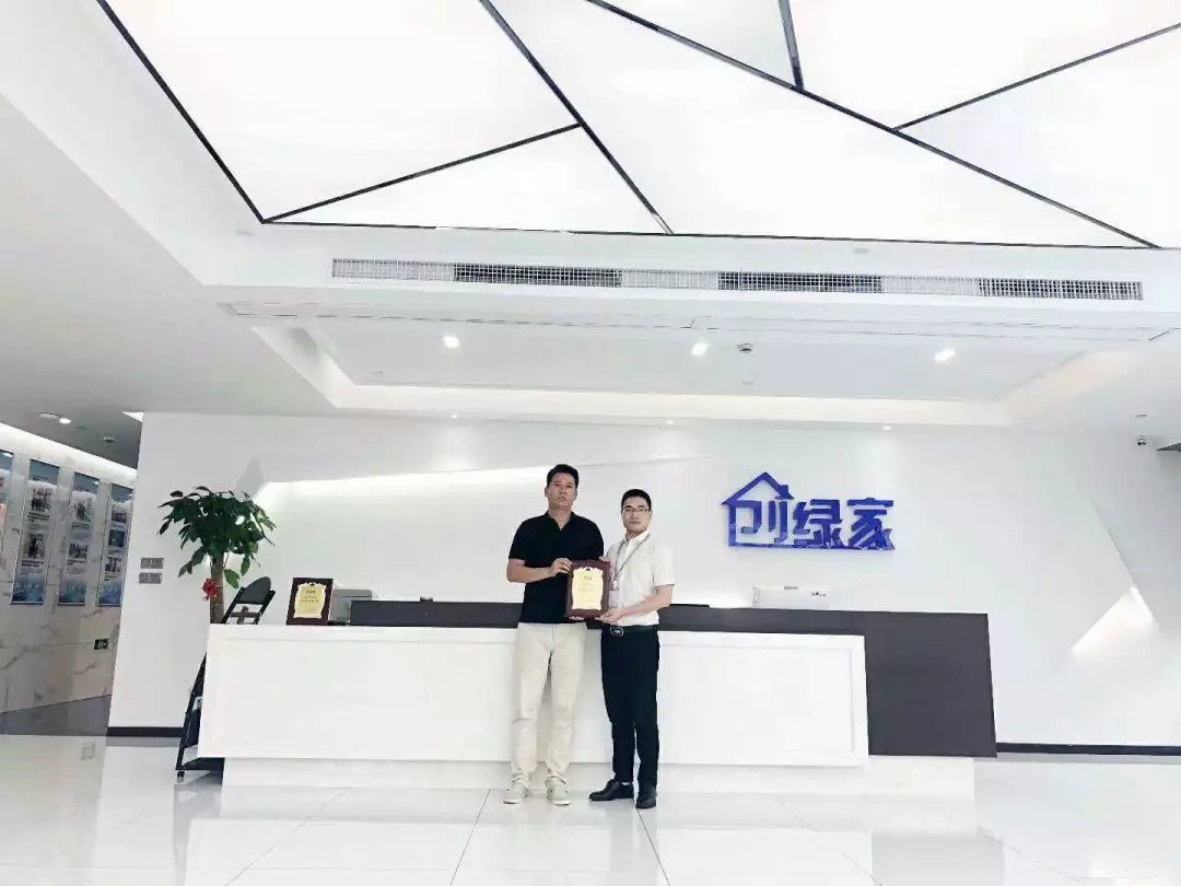 熱烈祝賀劉總簽約創綠家安康市區級代理！