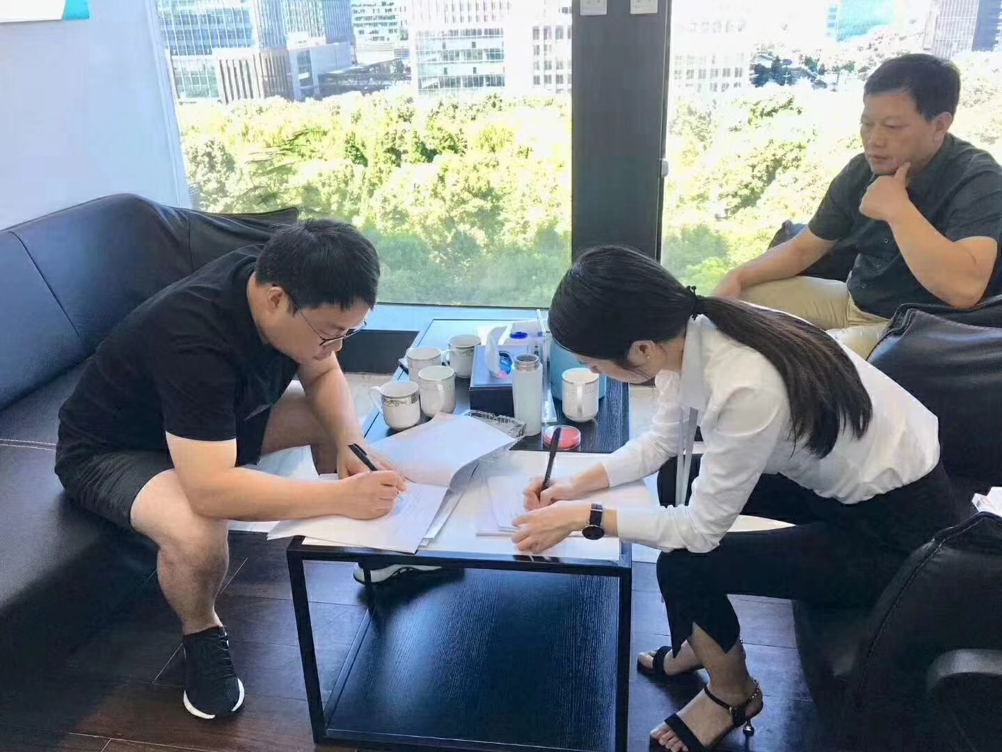 熱烈祝賀王總一家簽約創綠家江蘇省縣級市代理！