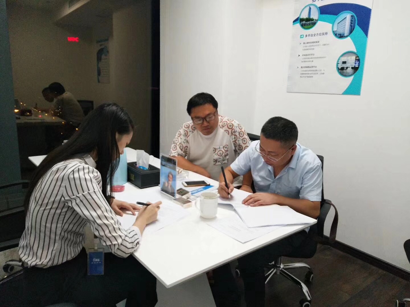 熱烈祝賀唐總、蔡總簽約創(chuàng)綠家邵陽(yáng)市區(qū)級(jí)代理！