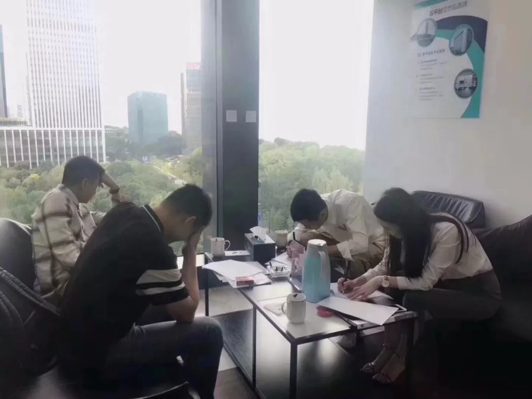 熱烈祝賀馮總、李總、龔總簽約創(chuàng)綠家清遠(yuǎn)市區(qū)級(jí)代理！