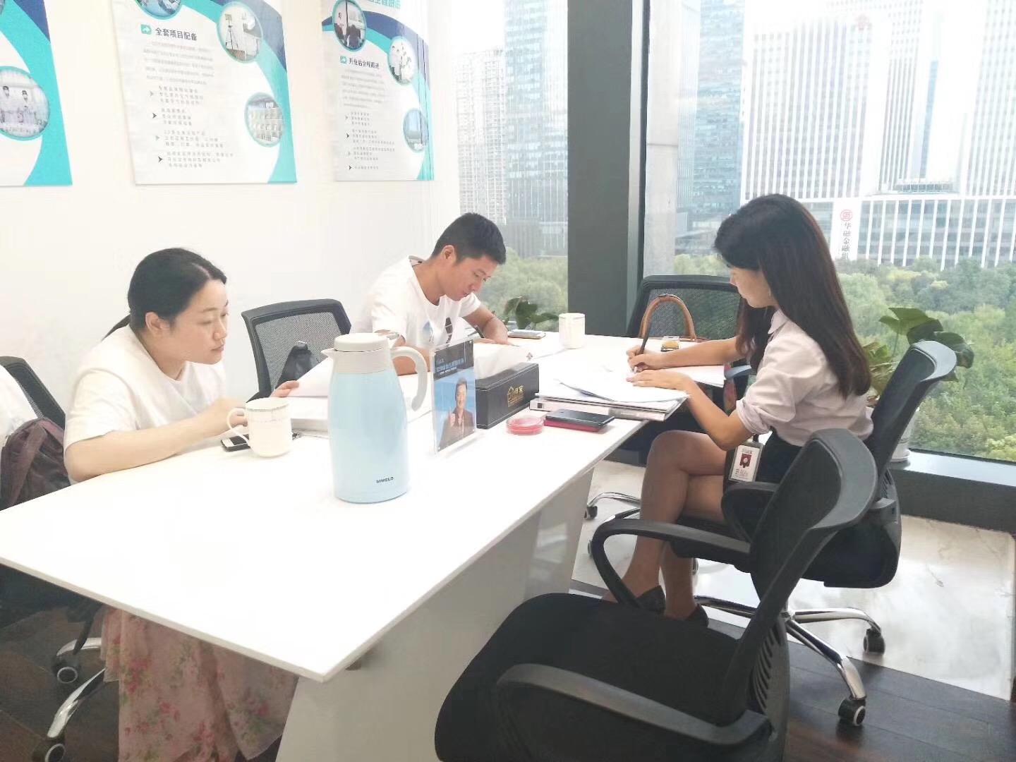 熱烈祝賀曾總簽約創綠家溫州市縣級代理！