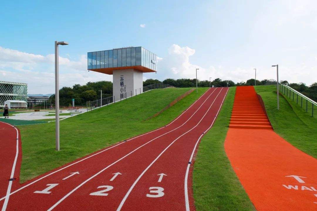對(duì)“毒跑道”說不，中小學(xué)塑膠跑道出強(qiáng)制新國標(biāo)：甲醛不得高于0.4mg