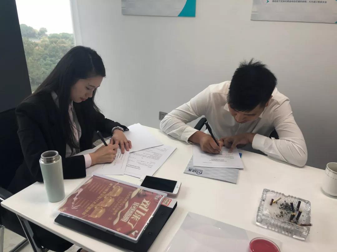 熱烈祝賀陳總、徐總、王總簽約創綠家杭州市區級代理！