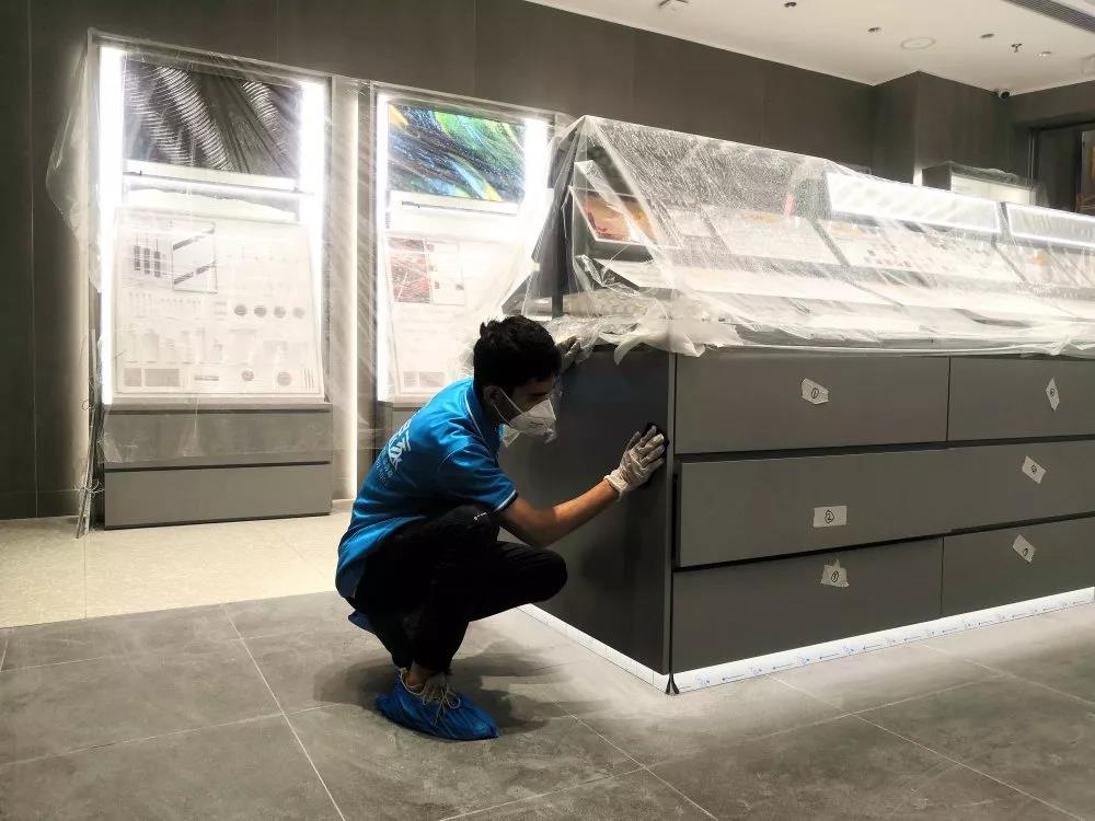 完美日記是一個(gè)國(guó)產(chǎn)大眾美妝品牌，價(jià)格良心堪稱國(guó)貨之光，也深受年輕人喜愛。