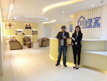 熱烈祝賀何總簽約創綠家上海市區級代理!