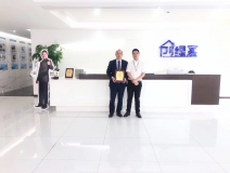 熱烈祝賀尚總、鄧總夫婦簽約創綠家四川省市級代理！