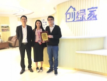 熱烈祝賀陳總夫婦簽約創綠家紹興市縣級代理!